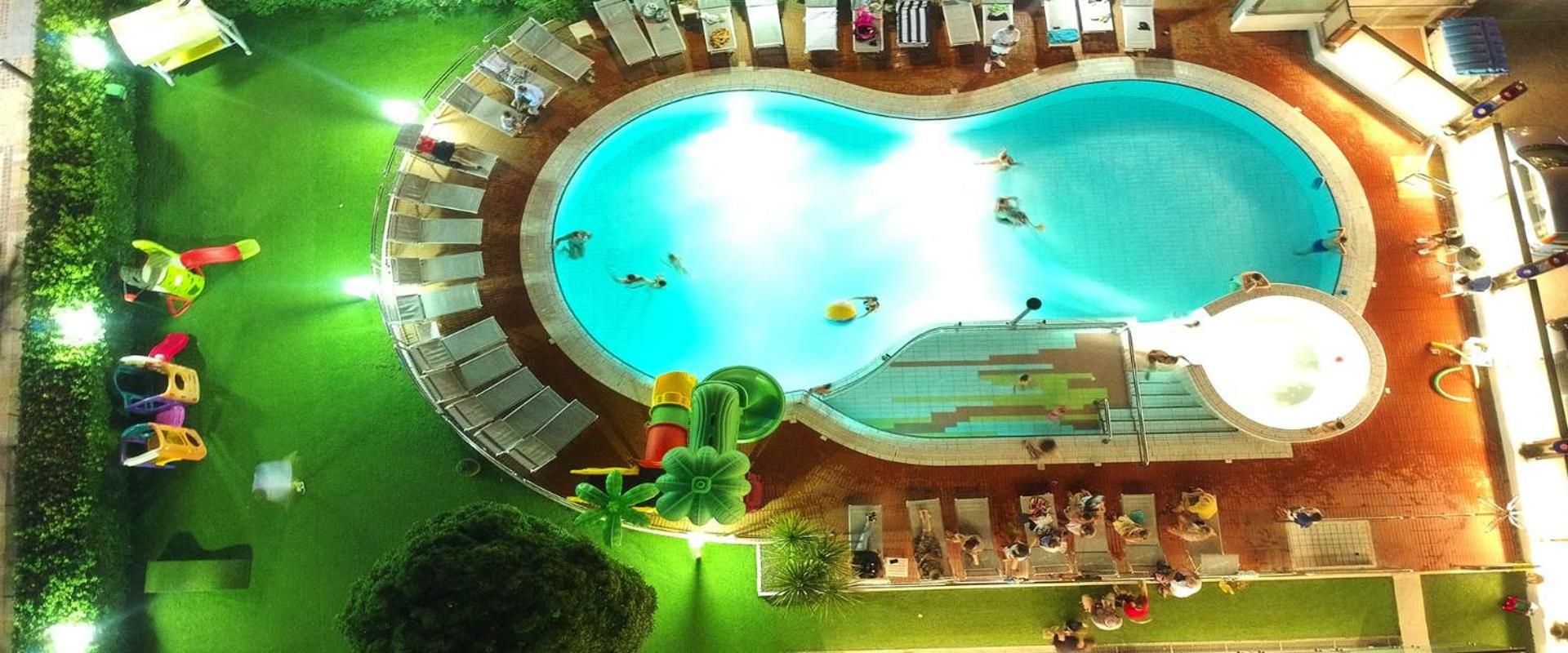 Hotel 2000 ريتشوني المظهر الخارجي الصورة