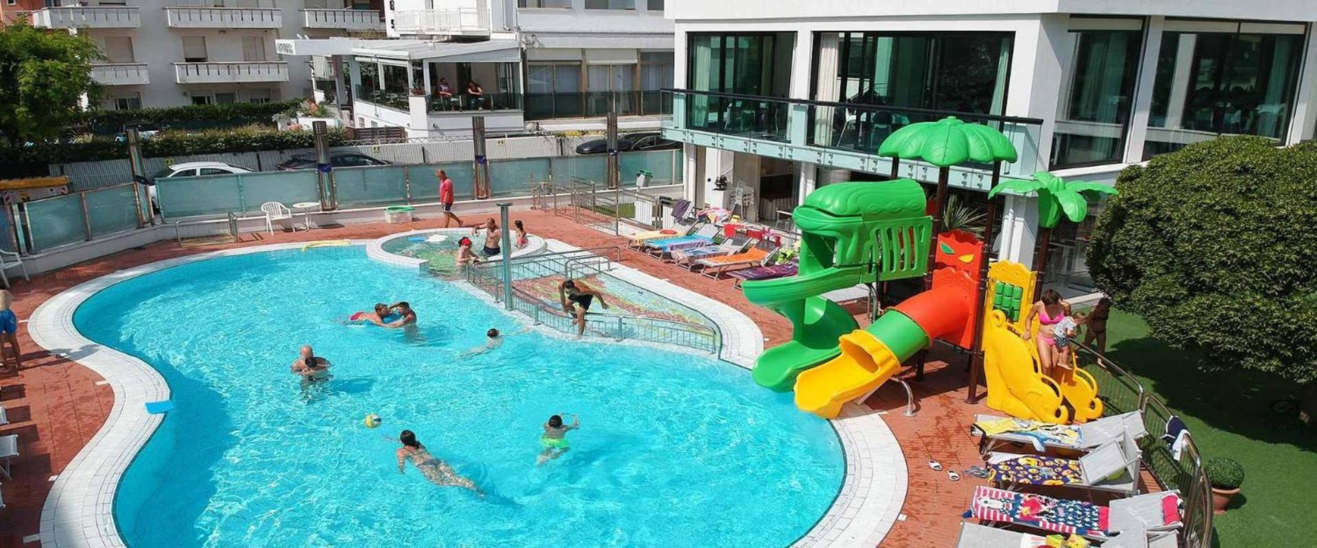 Hotel 2000 ريتشوني المظهر الخارجي الصورة