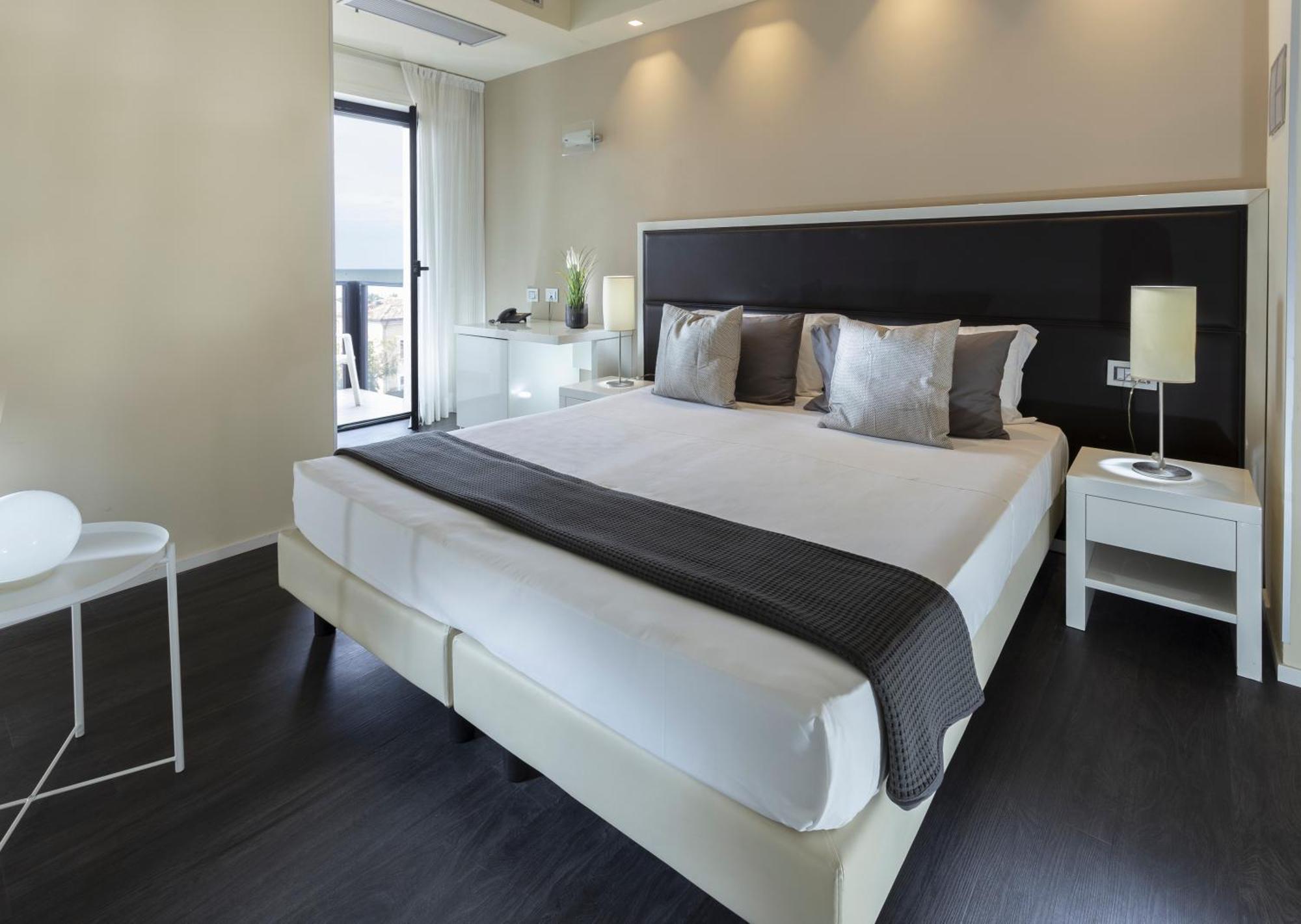 Hotel 2000 ريتشوني المظهر الخارجي الصورة