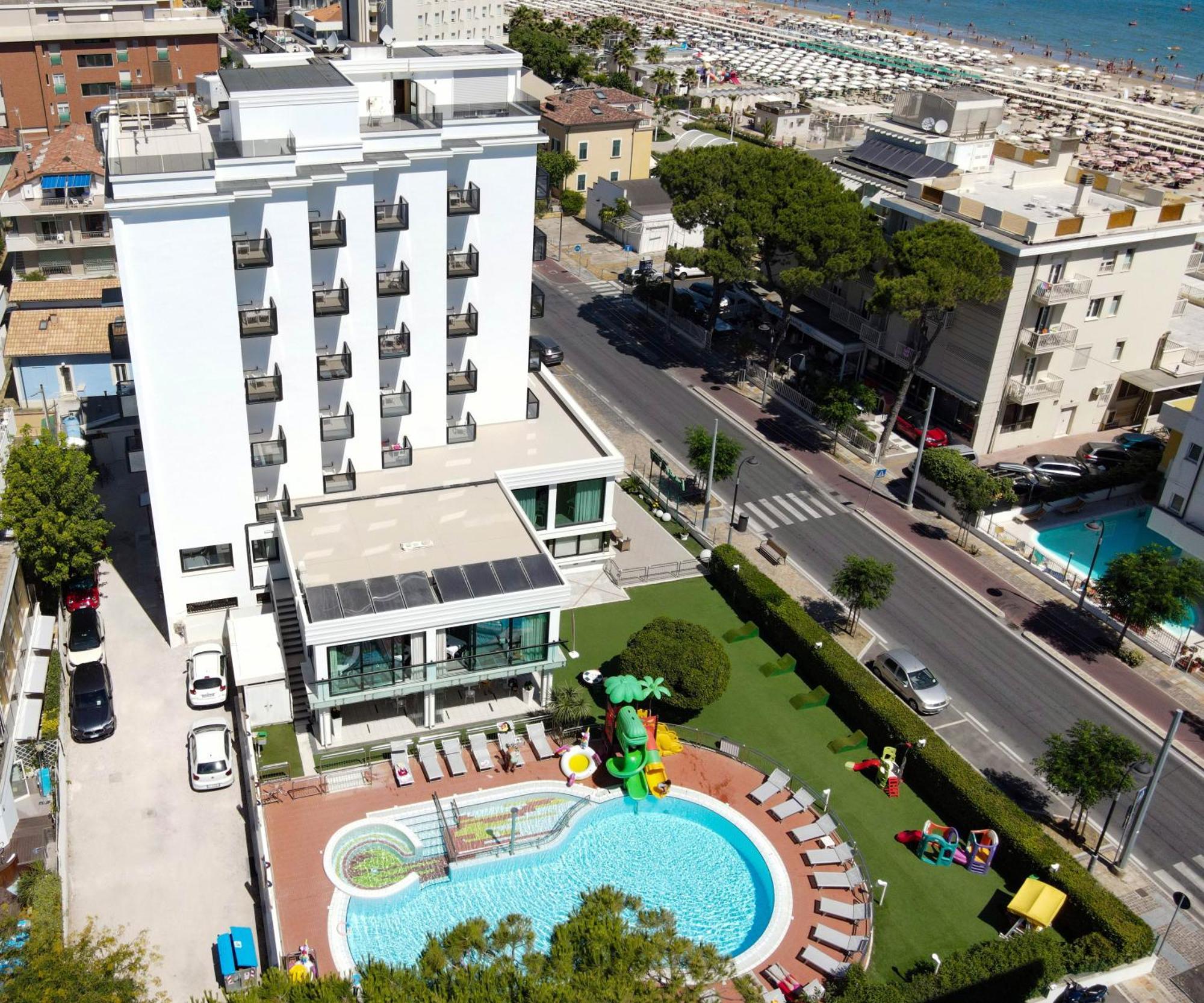 Hotel 2000 ريتشوني المظهر الخارجي الصورة